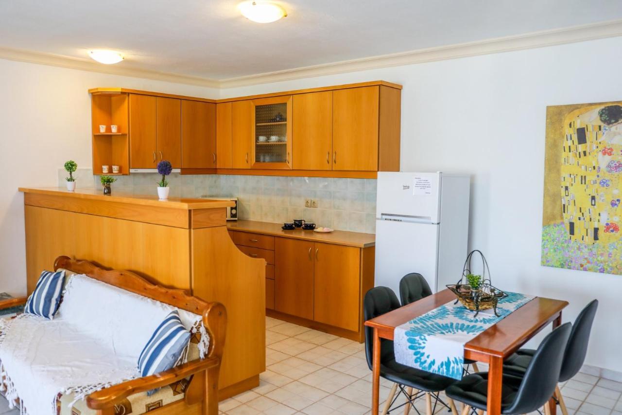 Villa Mitzelos Moni Evaggelistrias Екстер'єр фото