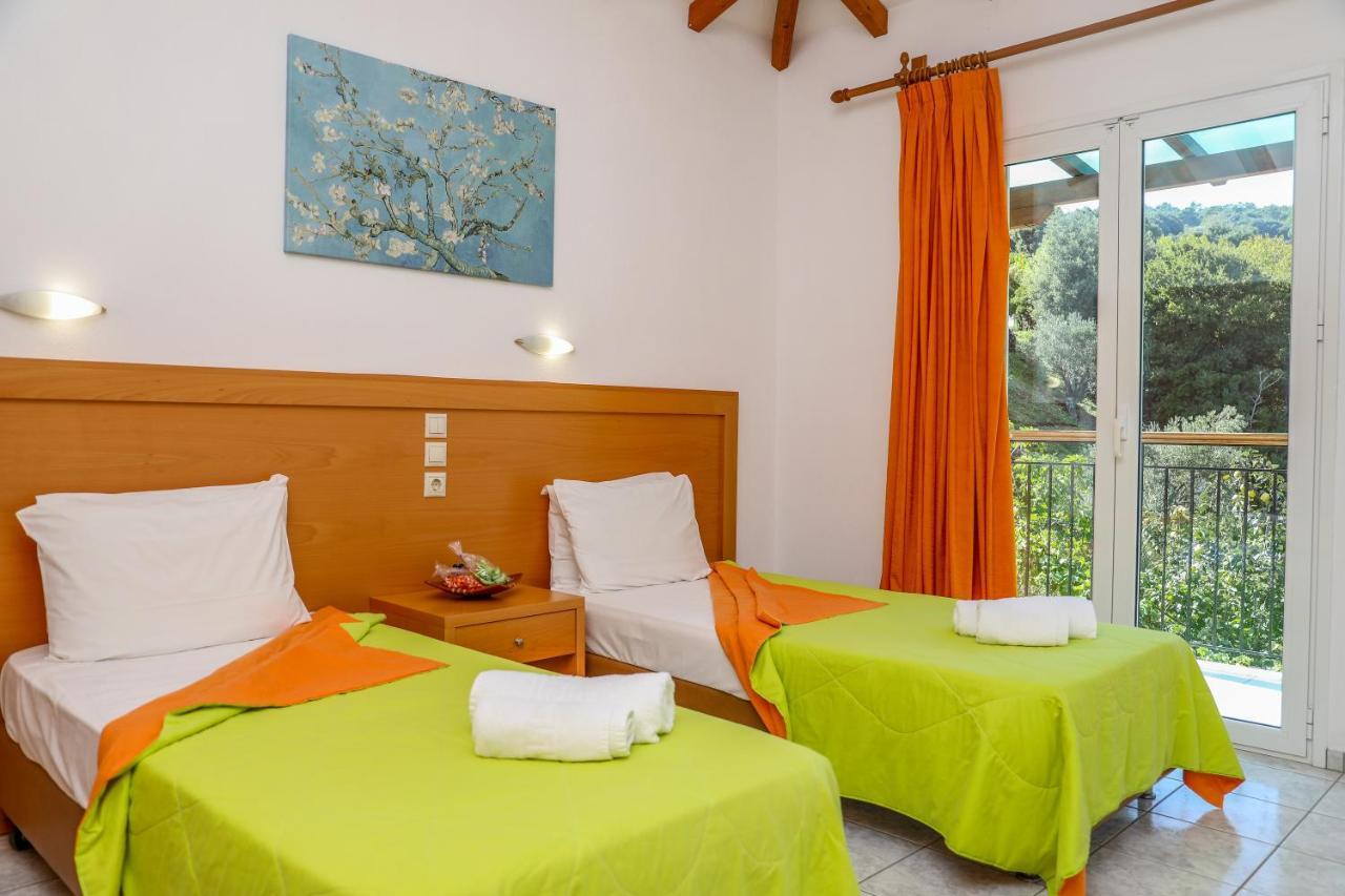 Villa Mitzelos Moni Evaggelistrias Екстер'єр фото