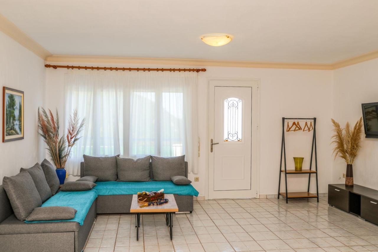 Villa Mitzelos Moni Evaggelistrias Екстер'єр фото